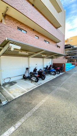 サンクタス西宮山手の駐車場