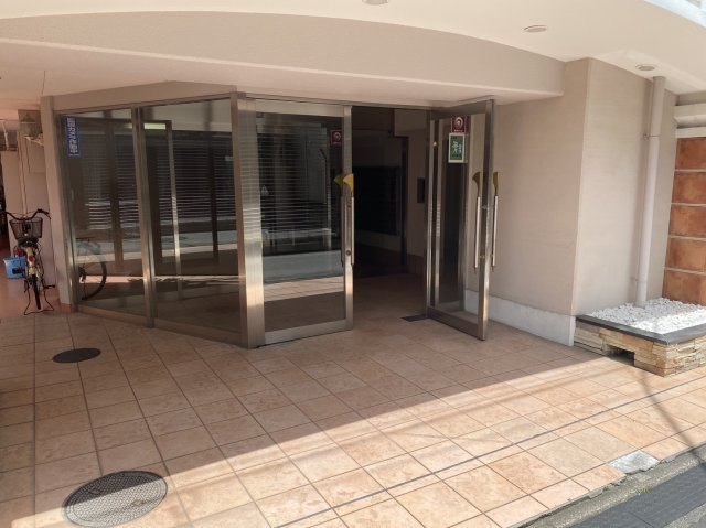 プリオーレ24堀川紫明のエントランス