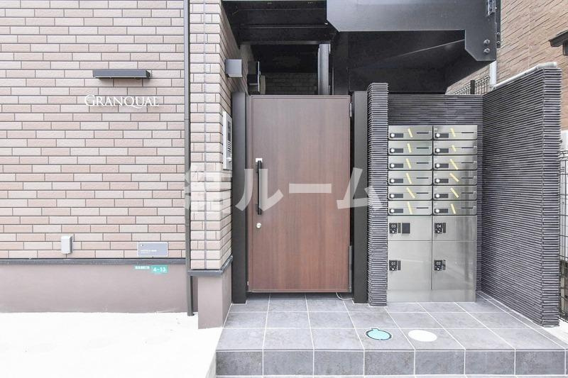 豊島区西池袋４丁目のアパートのエントランス