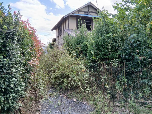 東松山市石橋　土地484坪の外観|宅地部分（古家あり）※古家は見れません。居住不可。