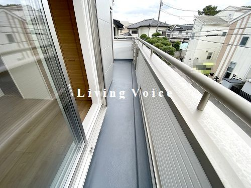 【バルコニー】 | 【仲介手数料０円】茅ヶ崎市南湖4丁目　新築一戸建て　2号棟　全2棟 | 茅ヶ崎市南湖4丁目　新築一戸建て　全2棟