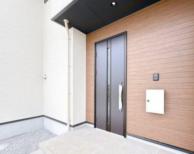 【新築】坂戸市片柳5期 2号棟の玄関|綺麗な玄関アプローチです！