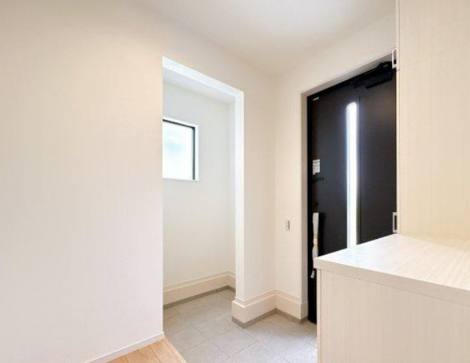 【新築】坂戸市片柳5期 2号棟の玄関|便利なシューズインクローゼット♪