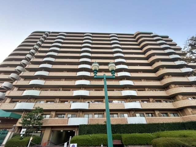 ロイヤルシャトーねやがわオークビルの外観