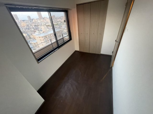 ロイヤルシャトーねやがわオークビルの洋室