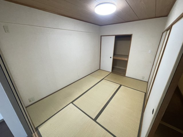 ロイヤルシャトーねやがわオークビルの和室