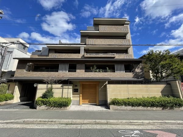 グランエスパス御所東の外観