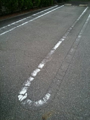 【駐車場】 | メゾンフレーズＣ | 駐車場に車を止められます