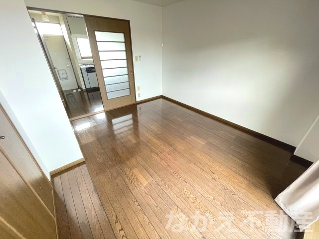 【寝室】 | 広くて明るい寝室