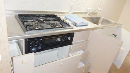 ＩＳＩＩビルのキッチン|収納たっぷり使い勝手の良いキッチンです♪