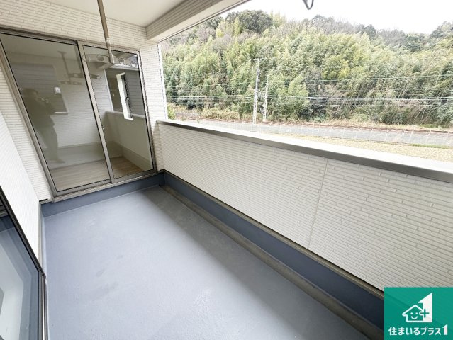 八幡市橋本尻江　第1期　新築一戸建てのバルコニー|インナーバルコニーを採用しています。雨にも濡れず陽当りもバッチリです。