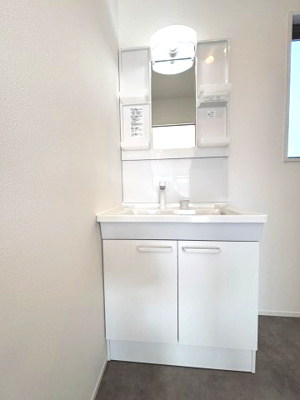 【独立洗面台】 | 蛍ヶ丘戸建 | 独立洗面化粧台が付いています