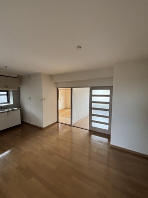 【居間・リビング】 | ダイナコート鷹の巣 | ゆったりとした居間です