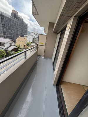 【バルコニー】 | ダイナコート鷹の巣 | お洗濯にも便利なバルコニー付き