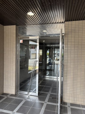 【エントランス】 | ダイナコート鷹の巣 | 落ち着いたエントランスです