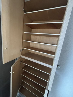 【玄関】 | ダイナコート鷹の巣 | 収納もある玄関です