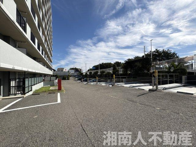 ダイアパレス湘南虹ケ浜オーシャンビューの駐車場