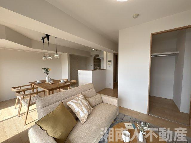 ダイアパレス湘南虹ケ浜オーシャンビューの居間・リビング|使いやすい居間です