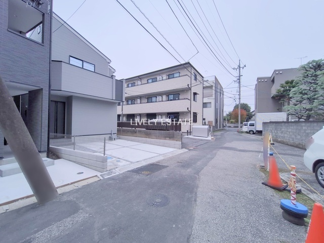 草加市吉町3丁目 新築分譲住宅の前面道路含む現地写真