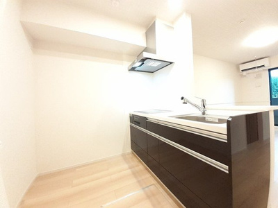 【キッチン】 | 椿庵 | コンパクトなキッチンで掃除もラクラク