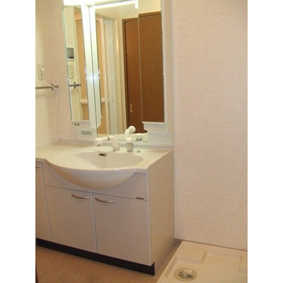 【洗面所】 | クレセント東伏見 | スペースが確保できる洗面所です