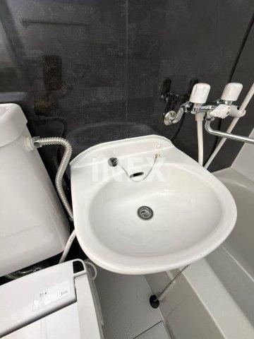 横浜市磯子区上中里町のアパートの洗面所