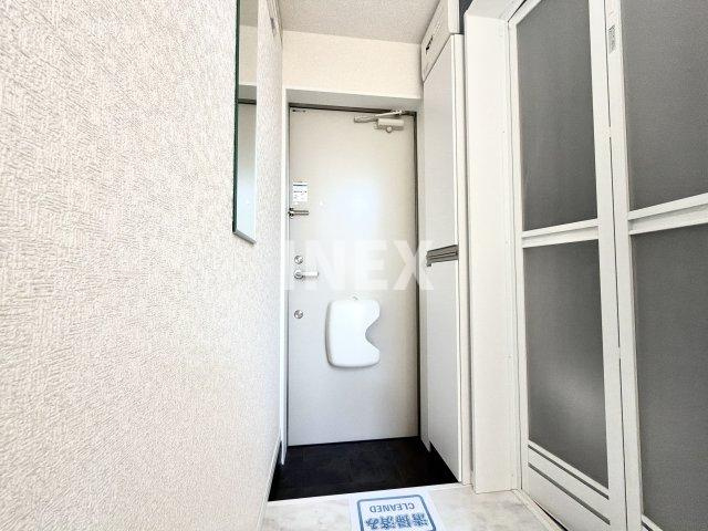 横浜市磯子区上中里町のアパートの玄関