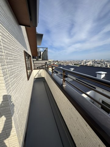 甲南台新築戸建のバルコニー|南側バルコニーは陽当たり・風通し・眺望と良く四季折々の街の景色を楽しめます