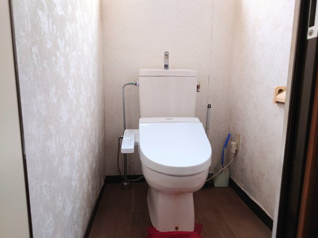 売中古戸建　静岡市駿河区鎌田のトイレ|暖房便座です！