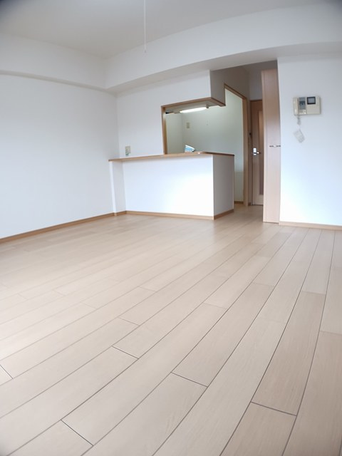 フォーウィルズコートの居間・リビング|こちらのリビングで趣味の時間をお楽しみください