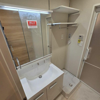 【洗面所】 | シャーメゾン南大塚 | 明るい洗面所です