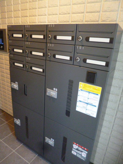 Raffineのその他共用部分|宅配ボックス一体のメールボックス