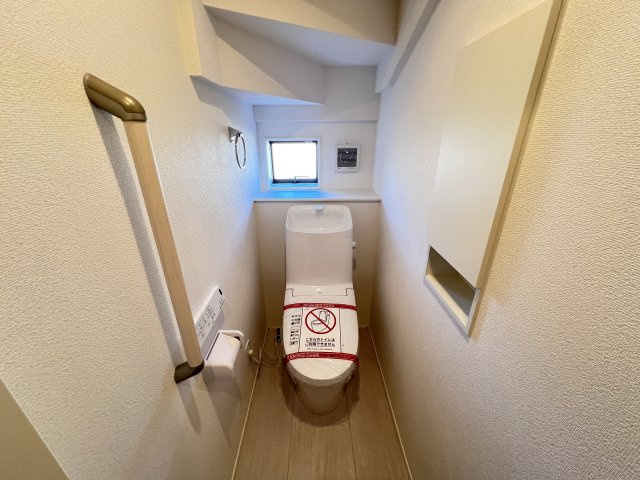 新築　富岡市富岡2期　GRAFARE　１号棟のトイレ|　節水タイプのウォシュレット付きトイレ、水道料節約に一役買います！
