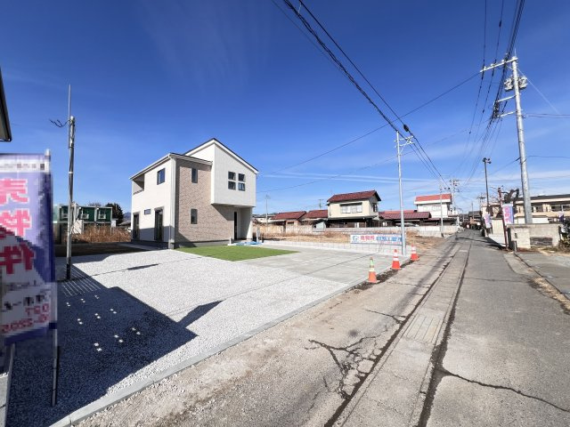 新築　富岡市富岡2期　GRAFARE　１号棟の前面道路含む現地写真|東側接道幅員約3.5ｍ