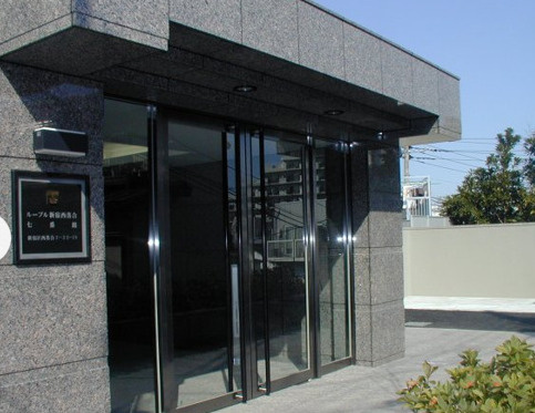 新宿区西落合２丁目の賃貸マンションのエントランス