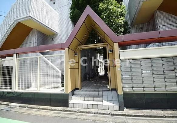 ベルシティ川口2号棟のエントランス