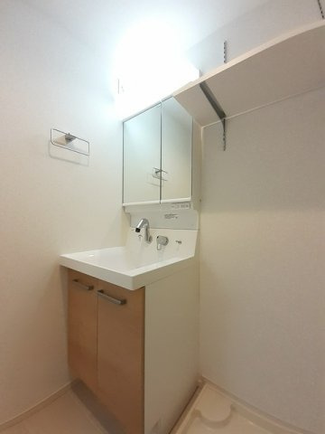 スアヴィス千葉の洗面所|明るい洗面所です