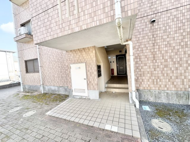 ガーデンハイムのエントランス|建物の内部です