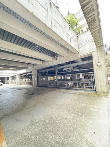 ルネシティ脇浜町4号棟の駐車場