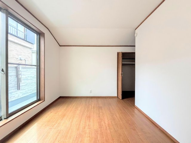 戸塚区南舞岡４丁目　新築戸建て　第2のその他|［モデルハウス］◆室内はいつも明るい印象なので気持ちの良い朝を迎えられます。各部屋にはクローゼットを完備しており、収納が多いお家はすっきりして快適空間です。
