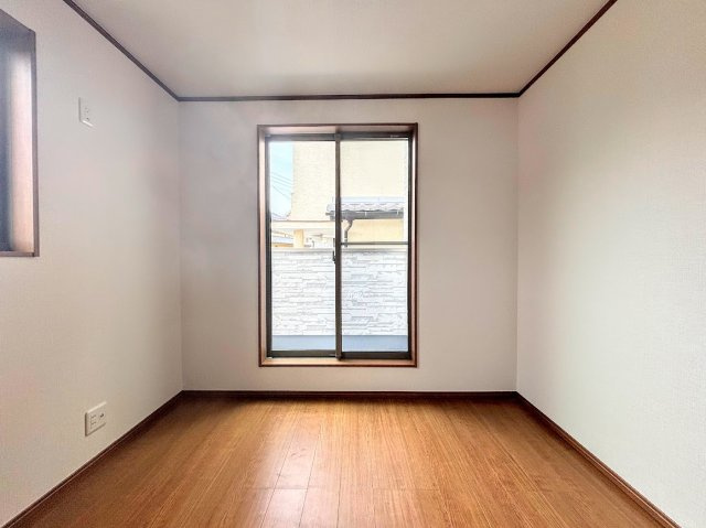 戸塚区南舞岡４丁目　新築戸建て　第2のその他|［モデルハウス］◆気持ちの良い風が室内へ入り込む居室。家具を配置しても広々ご利用いただけます！！
