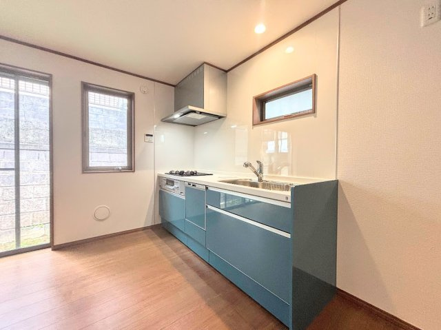 戸塚区南舞岡４丁目　新築戸建て　第2のその他|［モデルハウス］◆キッチンからダイニングやリビングが見渡せるキッチン。料理をしながら家族とコミュニケーションをとれるだけでなく、大きな開放感も得られることができます。
