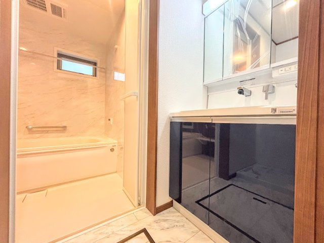 戸塚区南舞岡４丁目　新築戸建て　第2のその他|［モデルハウス］◆毎日使う場所だから、機能的で使いやすさに配慮したパウダールーム。すっきりと使えるように収納も豊富にご用意しています。
