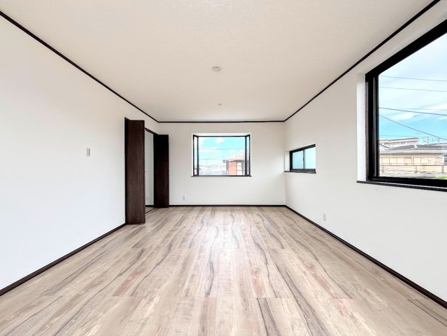 戸塚区平戸２丁目　中古戸建ての洋室|◆感性を育むプライベートルームはシンプルでスマートな空間。好みの空間で読書をしたり、音楽を聞いたりと一人の時間も充実したものにできます。