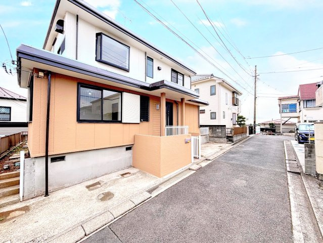 戸塚区平戸２丁目　中古戸建ての前面道路含む現地写真|◆前面道路も幅員があり車の運転も安心！前面道路は閑静な住宅地。車通りの少ない道路です。お子様にも安心です。
