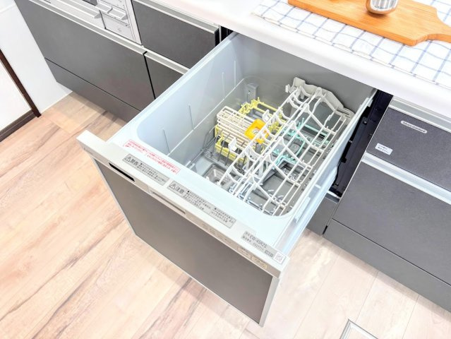 戸塚区平戸２丁目　中古戸建てのその他|◆食後の食器洗いは食洗機にお任せ！ご家族と団らんの時間を。家事の時短に効果大の食洗器付き。高温洗浄、節水効果もございます。
