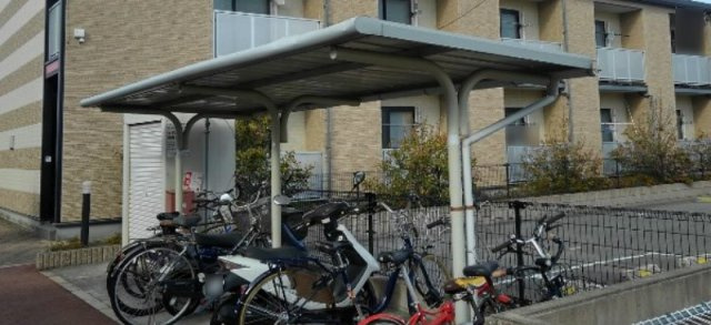 レオパレスプロスペラー新のその他|屋根付き駐輪場