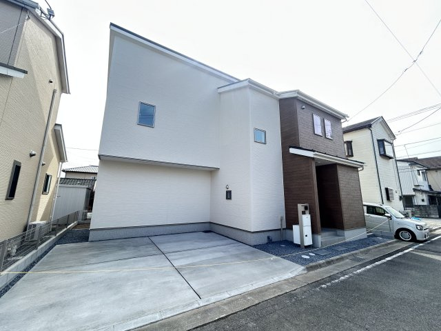 新築　前橋市六供町１丁目1期　LIGNAGE　１号棟の駐車場|現地写真　駐車スペースは並列2台分可能です！
