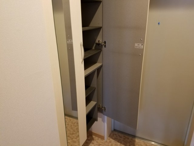 プライムコート千成の玄関|下駄箱あります