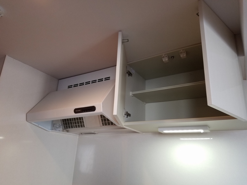 プライムコート千成のキッチン|上部に収納スペースあります